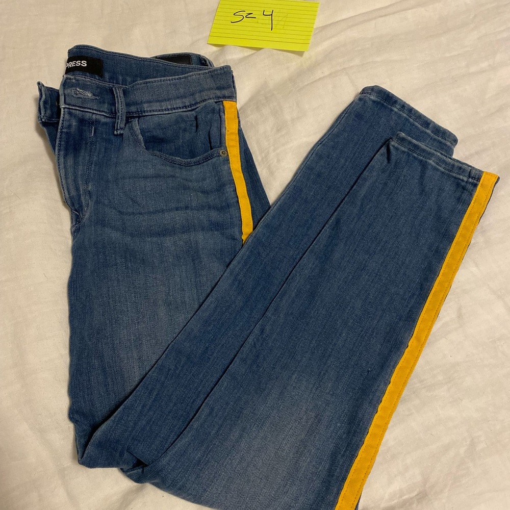 Express size 4R women’s blue jeans with yellow stripe